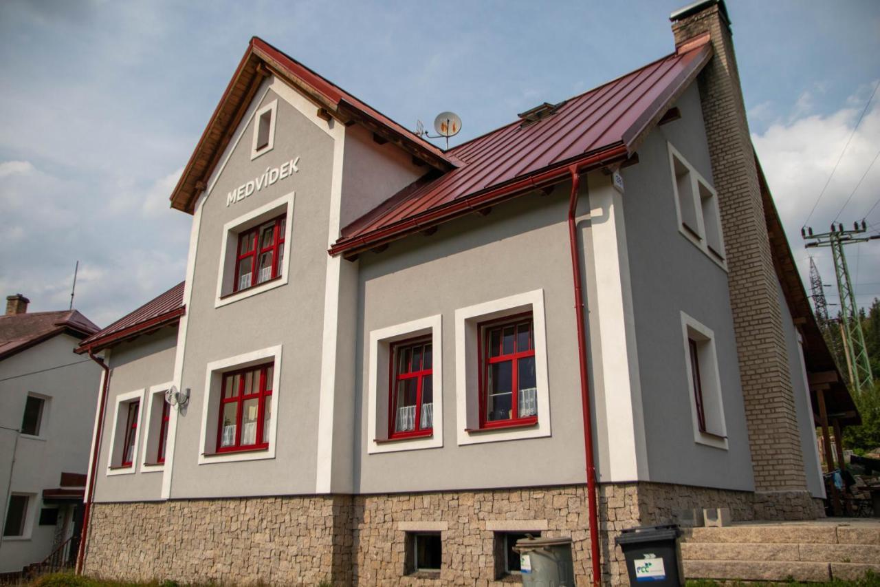 Penzion Medvídek Tanvald Exterior foto